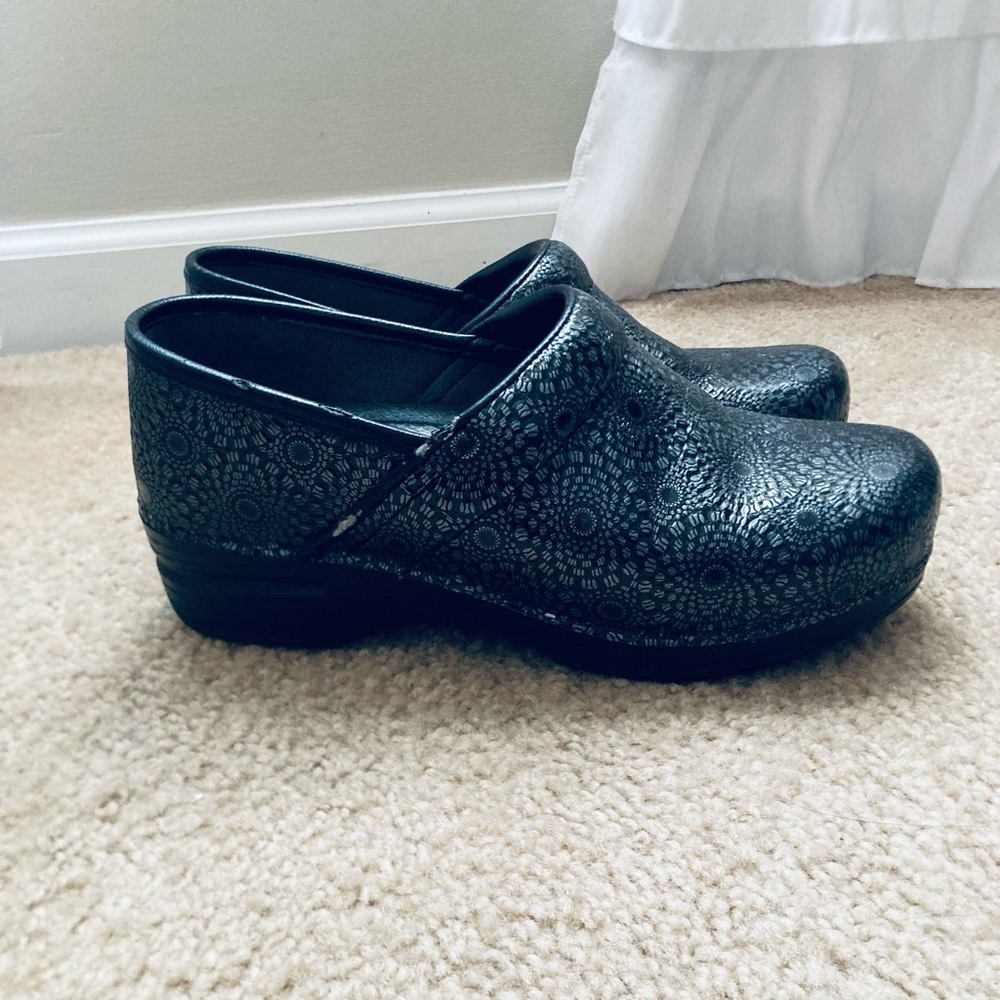 Black Floral Women’s Danskos - Picture 1 of 6